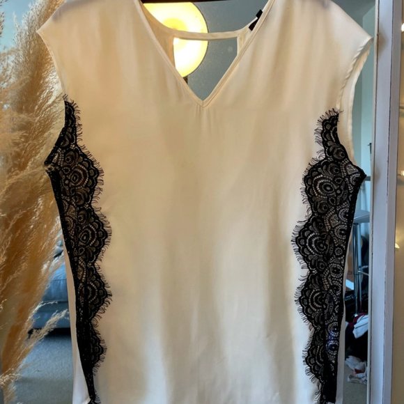 Blouse with black lace sides - Picture 1 of 2